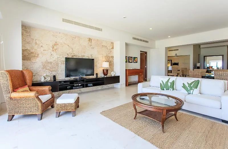 Okol Paraiso By Riviera Rentals contacts